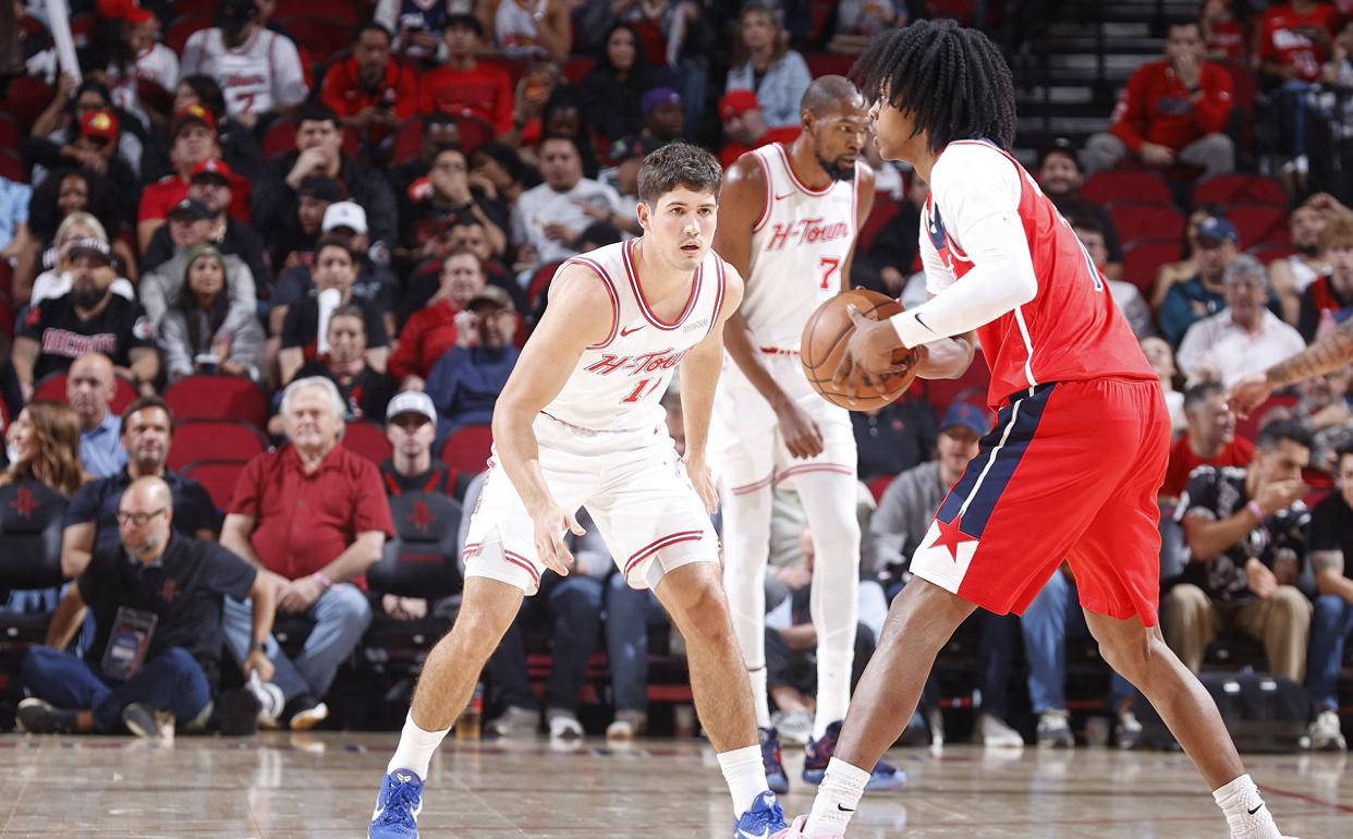 前门将教练：德赫亚在曼联表现稳定，奥纳纳身上看不到这点